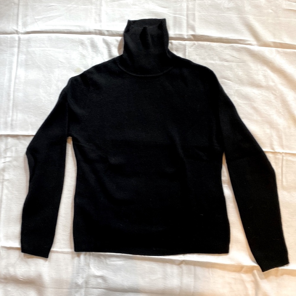 100% Extra Fine Italian Merino Wool Turtleneck Black, Size Large